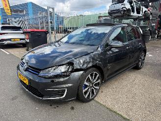 Voiture accidenté Volkswagen Golf 1.4 TSI / GTE / DSG / PANO 2015/9