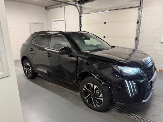 Damaged car Peugeot 2008  2024/9
