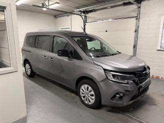 damaged passenger cars Renault Kangoo  2024/7