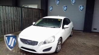 Vrakbiler auto Volvo S-60 S60 II (FS), Sedan, 2010 / 2018 2.0 D3 20V 2013/0