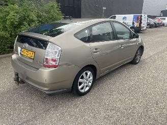 krockskadad bil auto Toyota Prius 1.5 hybrid 2006/10