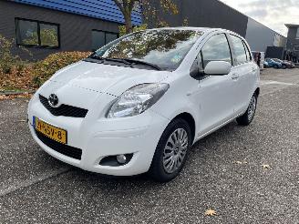 Unfallwagen Toyota Yaris 1.3 5drs 74kw Clima 2010/8
