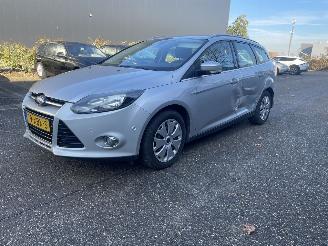 krockskadad bil auto Ford Focus 1.6 92kw 2012/8