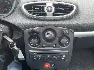 Renault Clio 1.5 dci 5drs picture 13