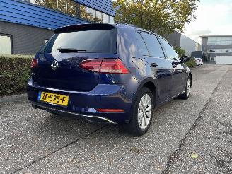 krockskadad bil auto Volkswagen Golf 85kw 5drs 2019/2
