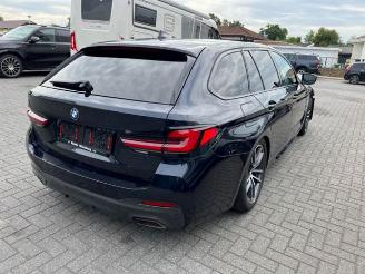 krockskadad bil bedrijf BMW 5-serie d M Sport Touring 210KW Facelift Mild Hybrit 2021/3