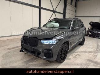 damaged passenger cars BMW X5 xDrive30d M Sport 210KW Pano Hud 22 Harman 2021/12