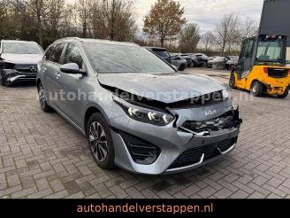 Vaurioauto  passenger cars Kia Cee d Ceed Sportswagon Plug-in Hybrid Business Line 2023/12