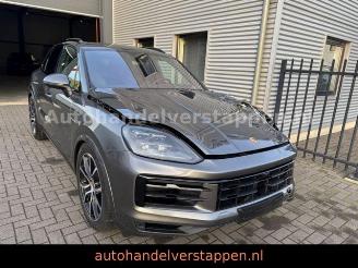 Voiture accidenté Porsche Cayenne E-Hybrid Exclusive Design Matric ACC 2024/5
