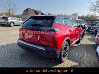 Damaged car Peugeot 2008 e- - GT - 136PS Automatik Elixir Rood 2022/5