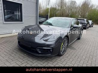 damaged passenger cars Porsche Panamera 4 E-Hybrid Sport-Chrono-Paket Facelift 2022/2