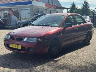 Auto incidentate Mitsubishi Carisma 1.6 GL ROYAL CLASS ( INRUIL VERKREGEN! ) 2000/3