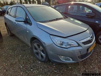 Vrakbiler auto Opel Astra Astra J Sports Tourer (PD8/PE8/PF8), Combi, 2010 / 2015 1.7 CDTi 16V 2011/8