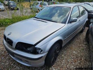 krockskadad bil auto BMW 3-serie 3 serie (E46/4), Sedan, 1997 / 2005 316i 2001/3