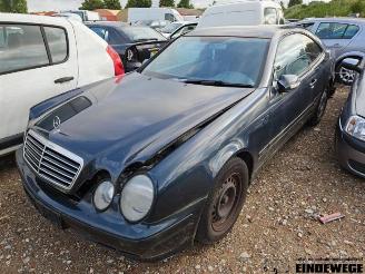 Vrakbiler auto Mercedes CLK CLK (C208), Coupe, 1997 / 2002 2.0 200K Evo 16V 2002/2