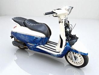 skadebil bromfiets Peugeot  50 DJANGO 2019/3