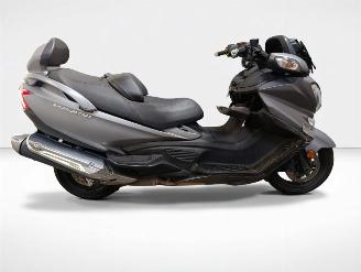 krockskadad bil bromfiets Suzuki  650 BURGMAN EXECUTIVE 2017/8