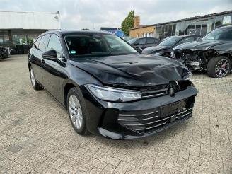 Voiture accidenté Volkswagen Passat Variant Business 1.5 TSI eHybrid 2025/3