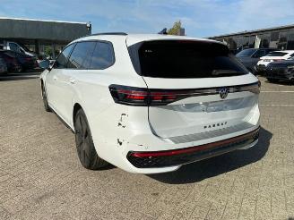 Damaged car Volkswagen Passat Variant 2.0 TDI DSG R-Line * HUD - PANO * 2024/3