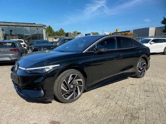 Voiture accidenté Volkswagen ID.7 Pro * HUD - PANO - KAM - H&K * 2024/7