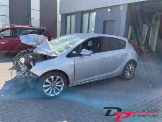 Uttjänta bilar auto Opel Astra Astra J (PC6/PD6/PE6/PF6), Hatchback 5-drs, 2009 / 2015 1.4 16V ecoFLEX 2013/4