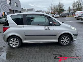 Peugeot 1007 1007 (KM), Hatchback 3-drs, 2004 / 2011 1.4 picture 4