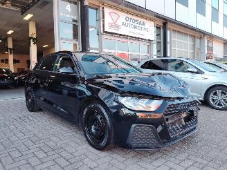 krockskadad bil auto Audi A1  2020/5