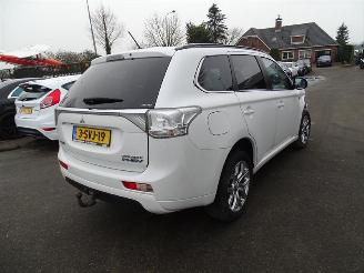krockskadad bil auto Mitsubishi Outlander 2.0 16V PHEV 4x4 2013/12