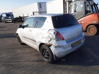 Suzuki Swift 1.3 picture 2