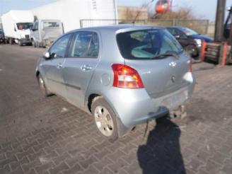 Toyota Yaris 1.3 picture 2