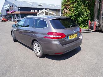 Peugeot 308 SW 1.2 THP picture 2