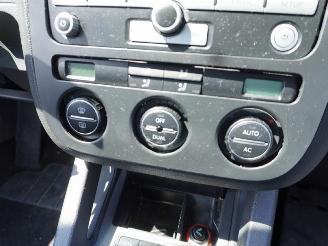 Volkswagen Golf 1.6 FSi picture 6