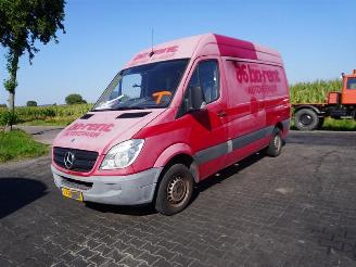 Mercedes Sprinter 210 CDi picture 3