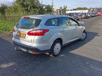 Vrakbiler auto Ford Focus wagon 1.6 TDCi 2013/10