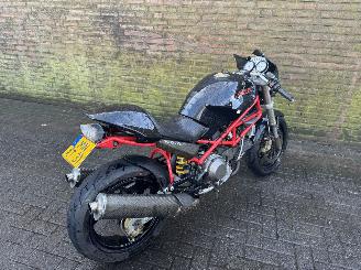 Ducati Monster 900  picture 4