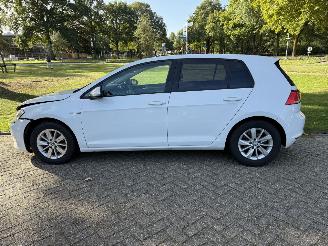 Volkswagen Golf 1.0 tsi picture 2