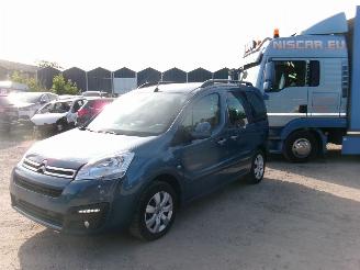 damaged passenger cars Citroën Berlingo 1.2 Multispace 2018/6