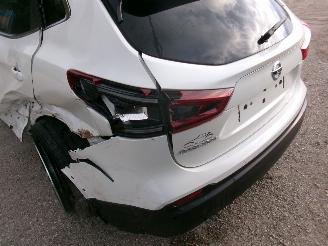 Nissan Qashqai 1.3 Design Automatic picture 14