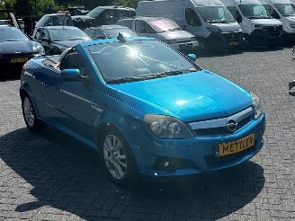 Opel Tigra 1.8 16V Cabrio  Benzine 1.796cc 92kW (125pk) FWD picture 13