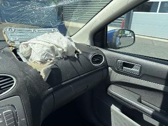 Ford Focus 1.6 16V Hatchback  Benzine 1.596cc 74kW (101pk) FWD picture 15