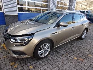 krockskadad bil auto Renault Mégane ESTATE 1.2 TCE ZEN 2017/10