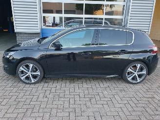 Peugeot 308 1.2 PureTech GT-line picture 2