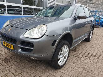 krockskadad bil auto Porsche Cayenne 4.5 S automaat 2003/4