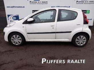 Vrakbiler auto Peugeot 107 107, Hatchback, 2005 / 2014 1.0 12V 2013/11
