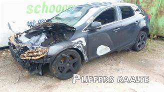 Auto da rottamare Volvo V-40 V40 (MV), Hatchback 5-drs, 2012 / 2019 2.0 D3 16V 2016/8