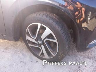 Peugeot 108 108, Hatchback, 2014 1.0 12V picture 11