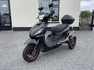 IVA  T3 SCOOTMOBIEL DRIEWIELER picture 1