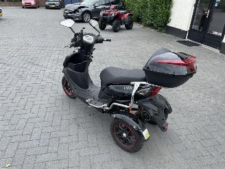IVA  T3 SCOOTMOBIEL DRIEWIELER picture 2