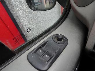 Opel Vivaro 2.5 CDTI L1H1 3 zits airco picture 17