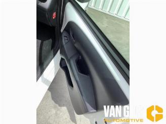 Peugeot 108 108, Hatchback, 2014 1.0 12V VVT-i picture 10